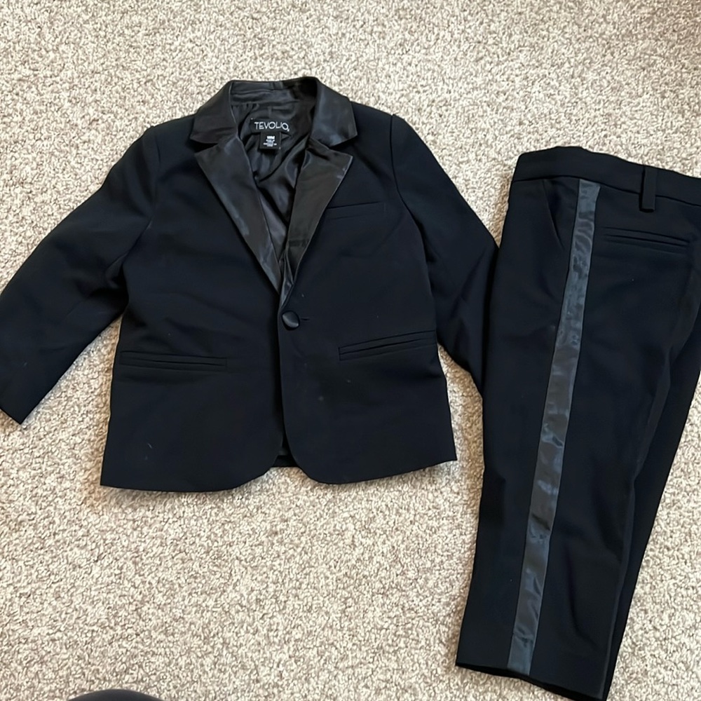 Boys 3-pc tuxedo by Tevolio size 18M EUC